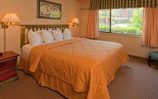 Econo Lodge & Suites