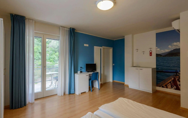 Hi Hotels Torbole Pool & Spa