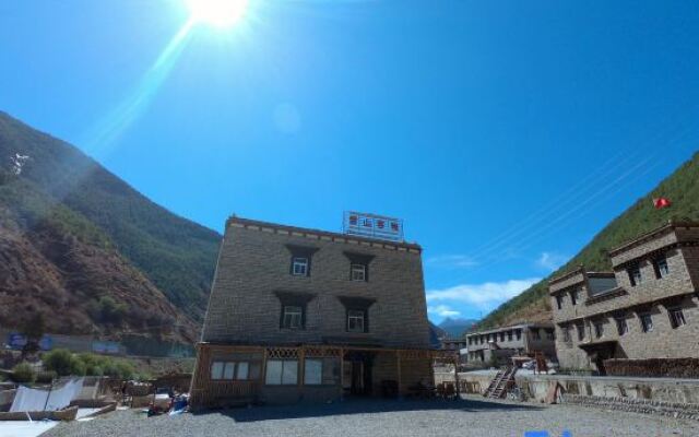 Daocheng Snowberg Inn