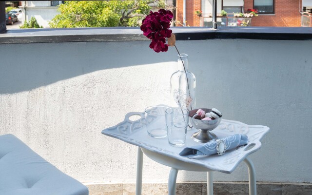 Bright and Cozy Studio Near City Center