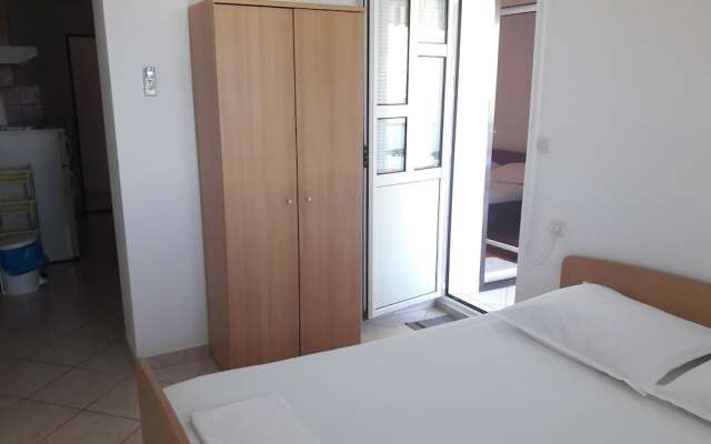 Apartments Metajna X