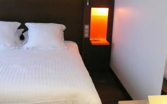 Kyriad Paris Ouest Puteaux La Defense