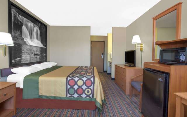 Super 8 by Wyndham Evansville East