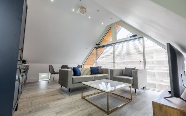 Impeccable 2-bed Apartment in Camberley