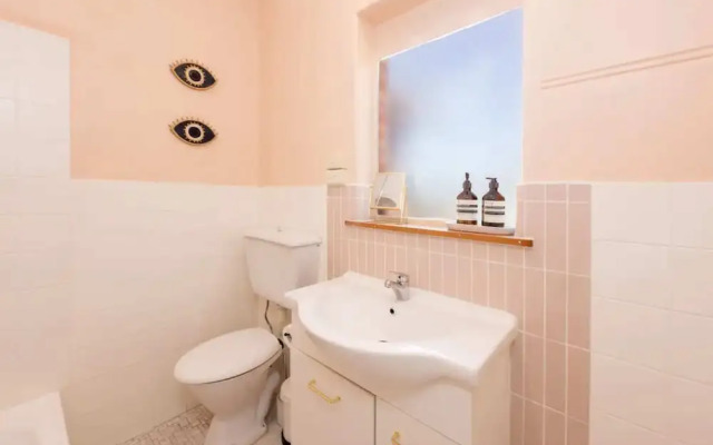 Charming Art Deco Unit in East Melbourne