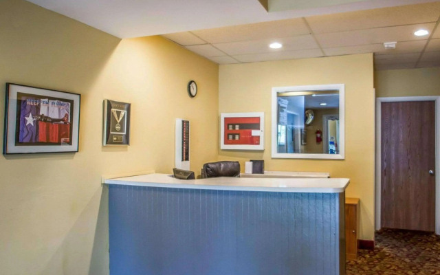 Rodeway Inn Lakeville