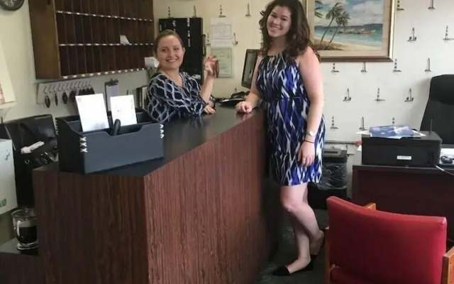 MacThrift Motor Inn