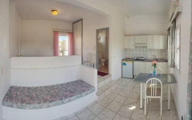 Yannis Apartments