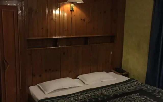 Hotel Woodland