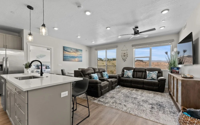 Dreamy Lagoon 2 Bedroom Condo