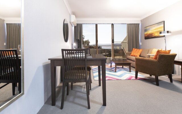 Horizons 418 - Lake Jindabyne Waterfront