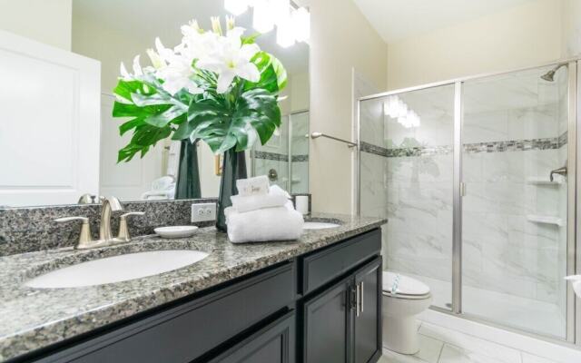 Bright & Sunny Champions Gate 8 Bedroom Villa villa