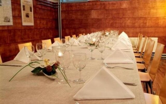 Jugend Home Hotel & Guest Home