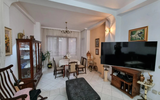 Tsar Simeon, 2 bedroom, living room and fireplace