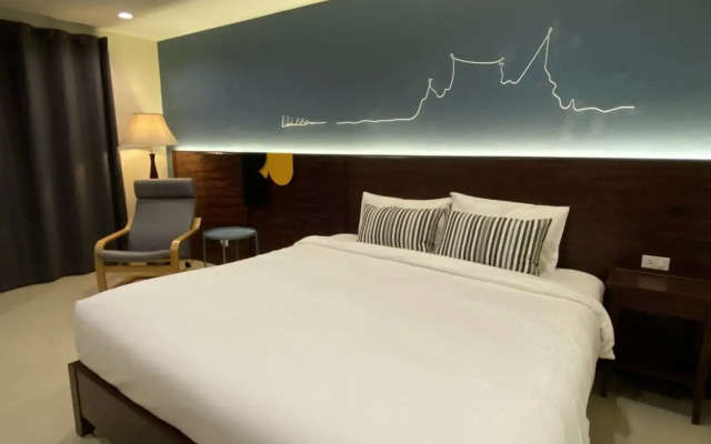 The Royal Bee Apart Hotel