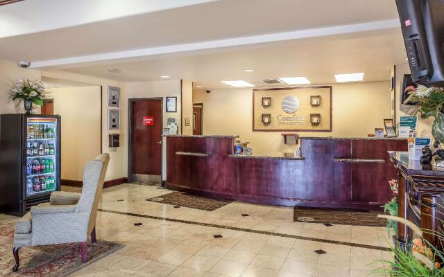 Comfort Inn & Suites Airport