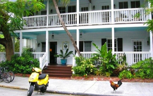 The Porch on Frances Inn