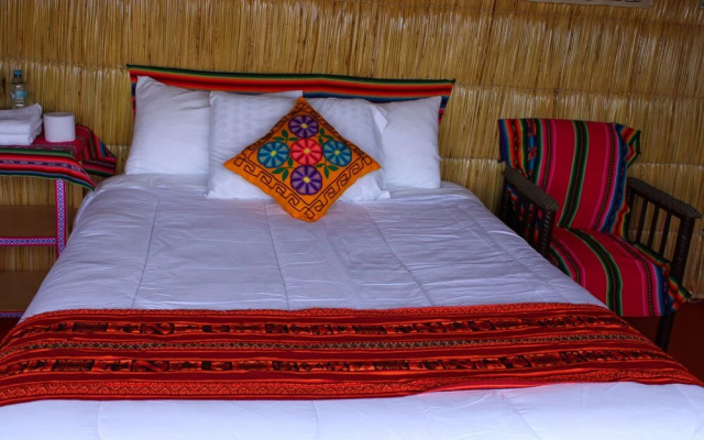 Titicaca Floating Lodge
