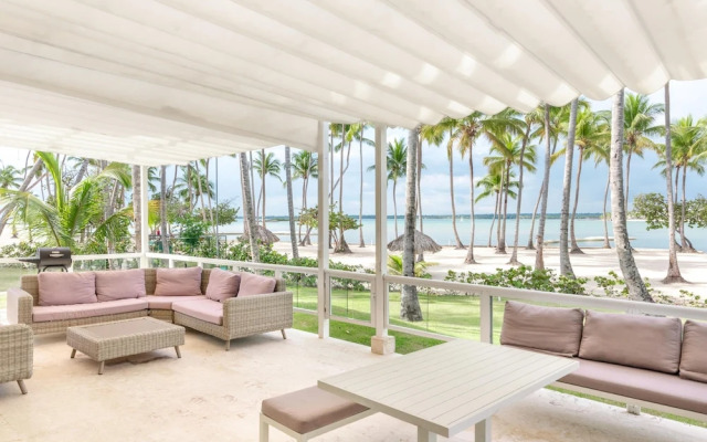 Apt w Beach Front Beach Access at Nueva Romana