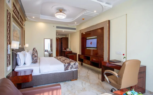 The Avenue Grand