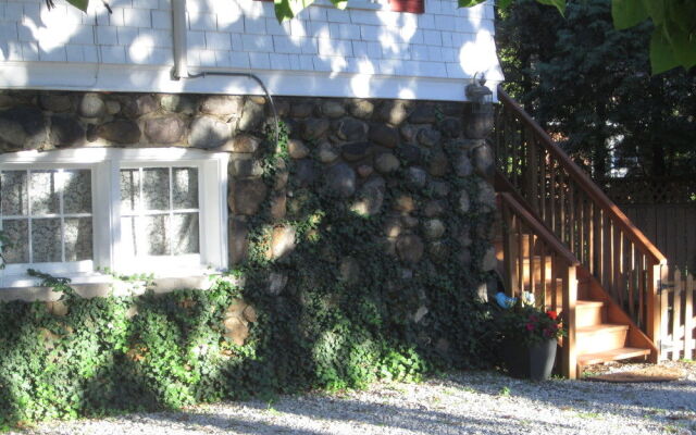 Dancing Tree Guest Suite