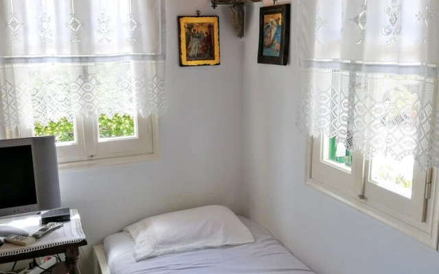 Traditional country house in Tinos
