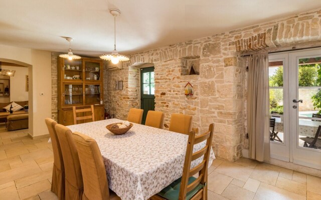 Nice Home in Liznjan With Sauna, Wifi and 4 Bedrooms