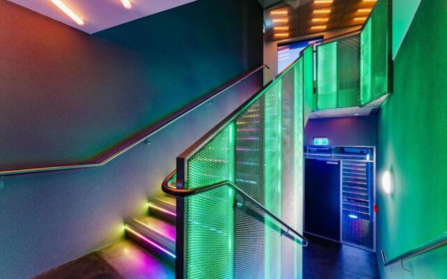 Quarters B2- Luxurious Studio