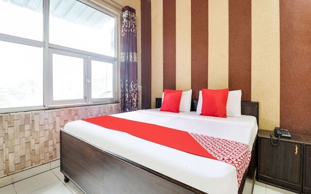 Oyo 46131 Hotel Arora