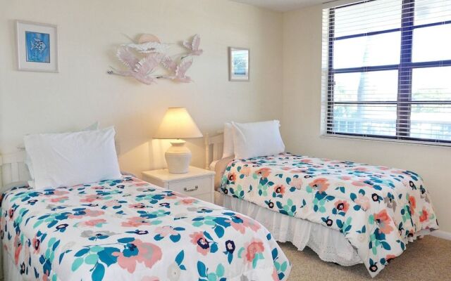 Ideal Beachfront Condo With Pool and two Balconies