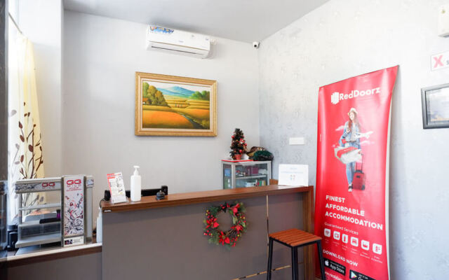 RedDoorz @ Jalan Adiyaksa Panakkukang