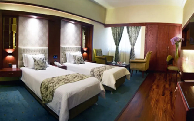 Pardisan Hotel