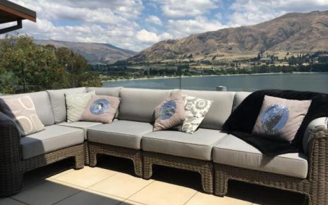 Lakeview Heights Luxury Apartment 2