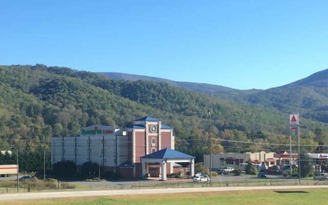 Mountain Inn & Suites - Erwin / I-26 at Exit 40