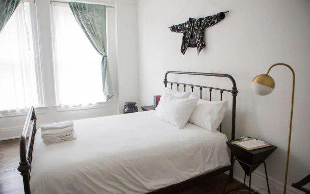 Object Hotel 1BR Shared Bath Room 2D