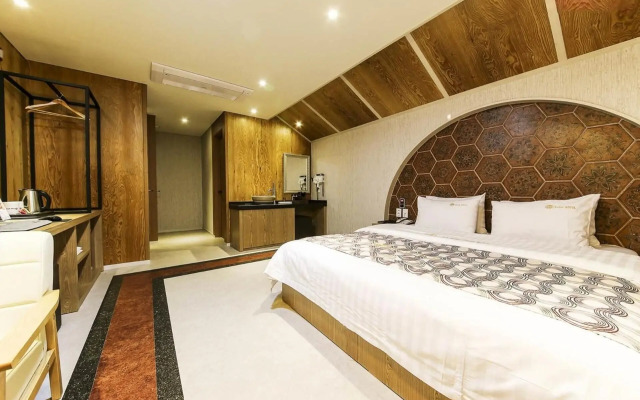 Elga Hotel