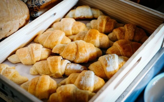 Basaya Beach Hotel & Resort