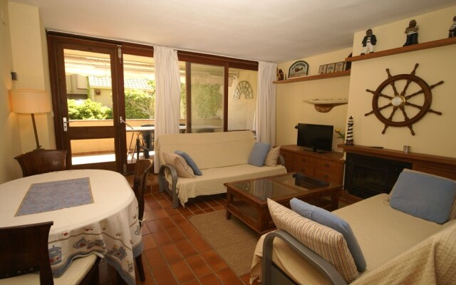 Inviting Apartment in Playa de Pals With Pool