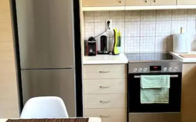 Bright 2bd apt, garden view & parking - Glyfada