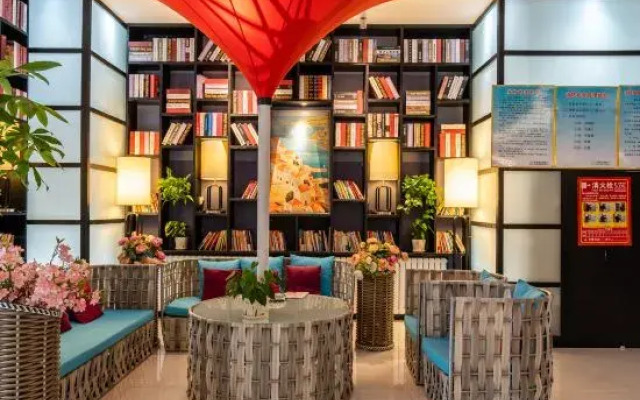 Yuhuashe Fashion Hotel (Zhengzhou Hanghai Plaza City Southeast Subway Station)