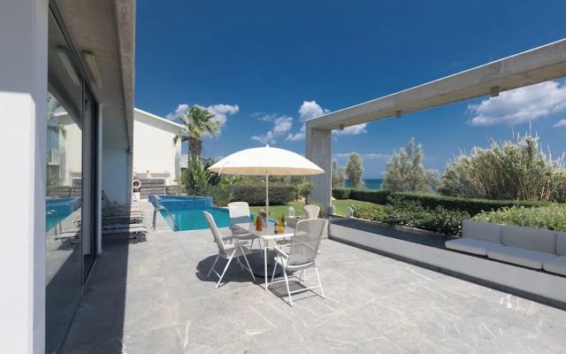 Protaras Holiday Villa El34 - Seafront Villa