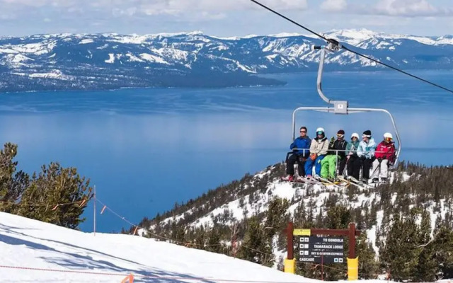 Tahoe Forest Chalet 3BR House w/ Mountain Views