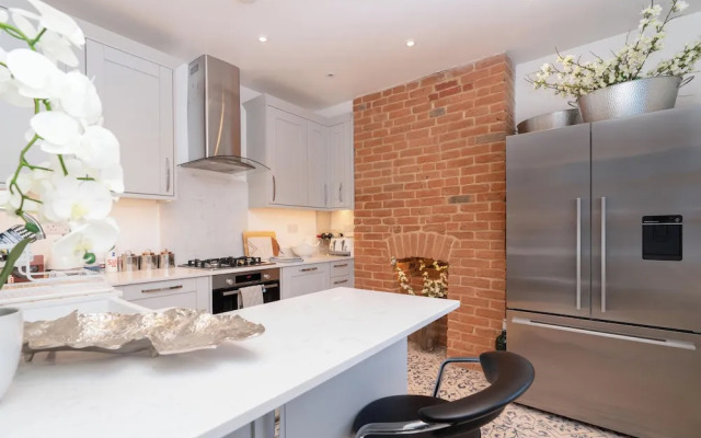 Gloucester Place Townhouse with Hot Tub