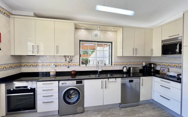 Alvor Traditional Villa by Homing