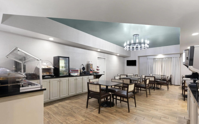 Wingate by Wyndham Greensboro/Coliseum