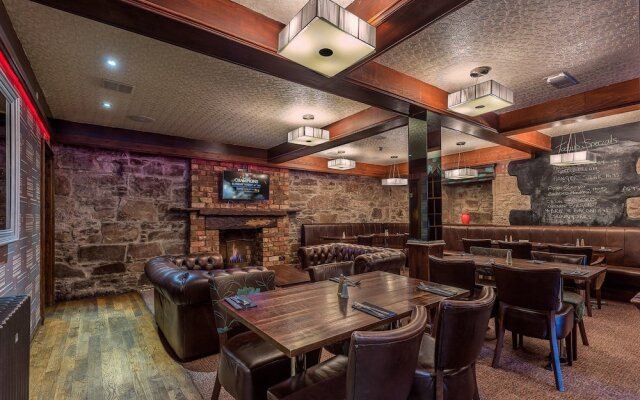 Number 44 Hotel & Bar