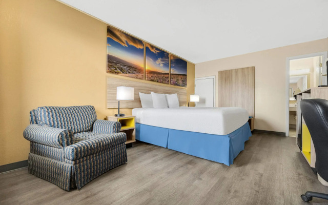 Days Inn by Wyndham Fort Wayne