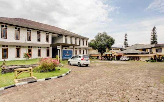 RedDoorz Plus @ Megamendung Puncak Bogor