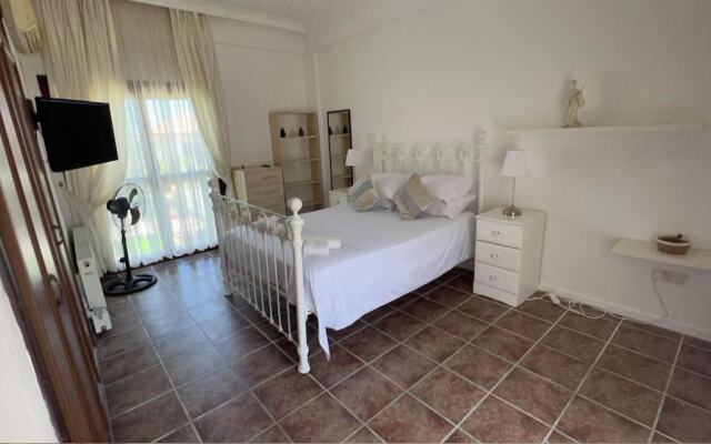 Stunning Private Villa - Beautiful Gardens & Pool