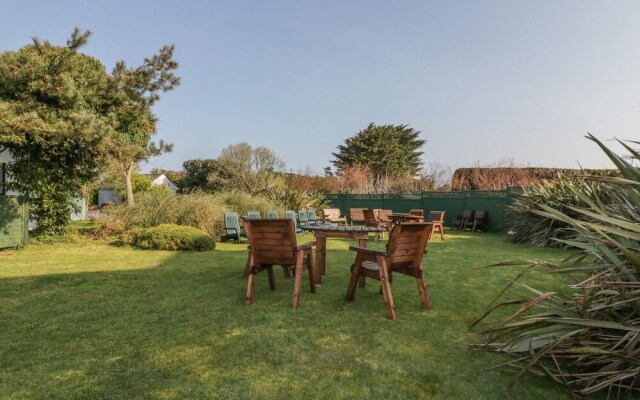 Yellow Sands Apartment 6